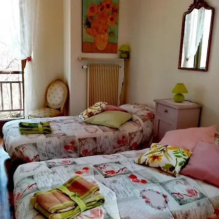La Vie En Rose Bed & Breakfast